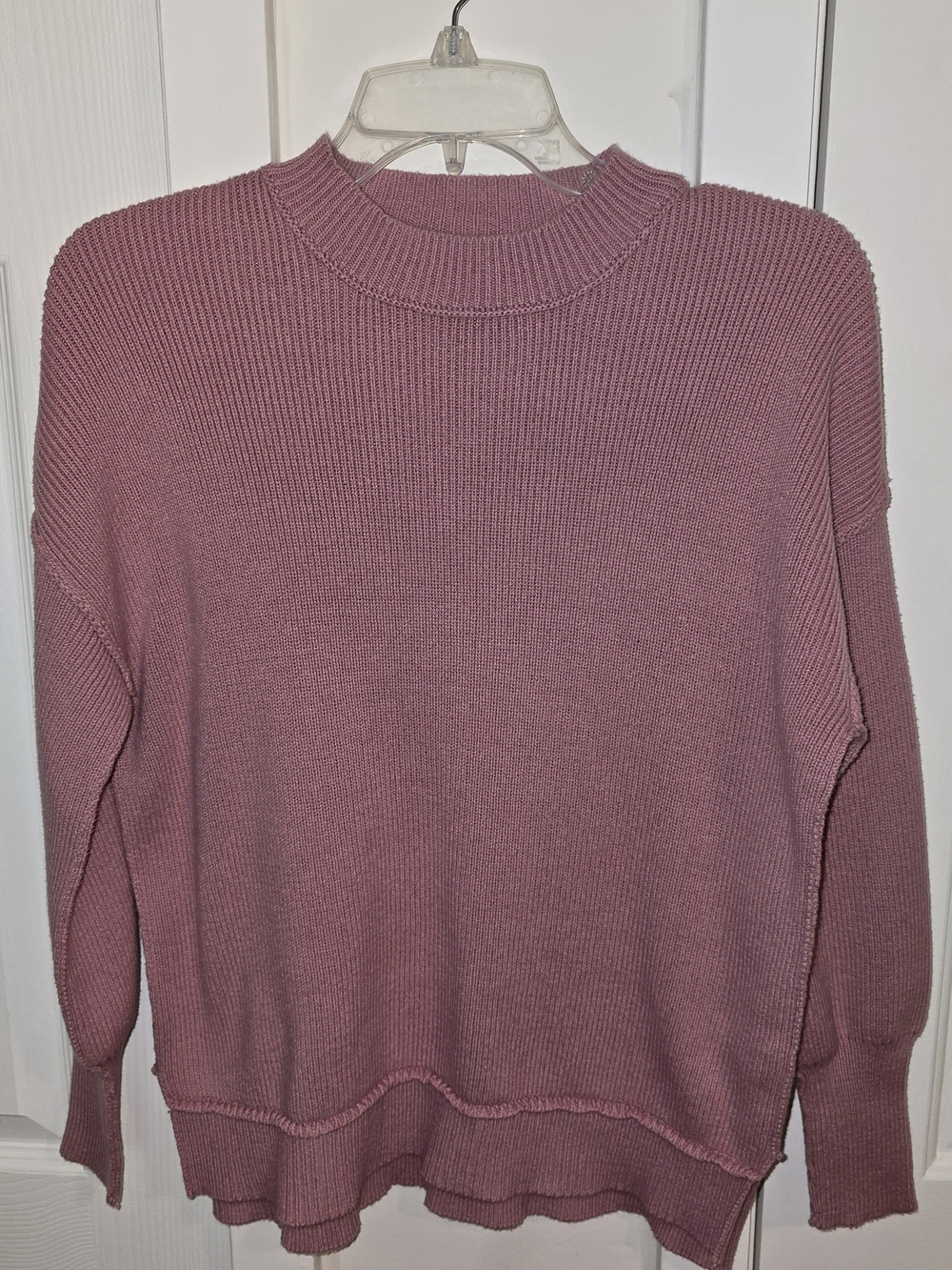moon & madison Womens Rose Crewneck Sweater
